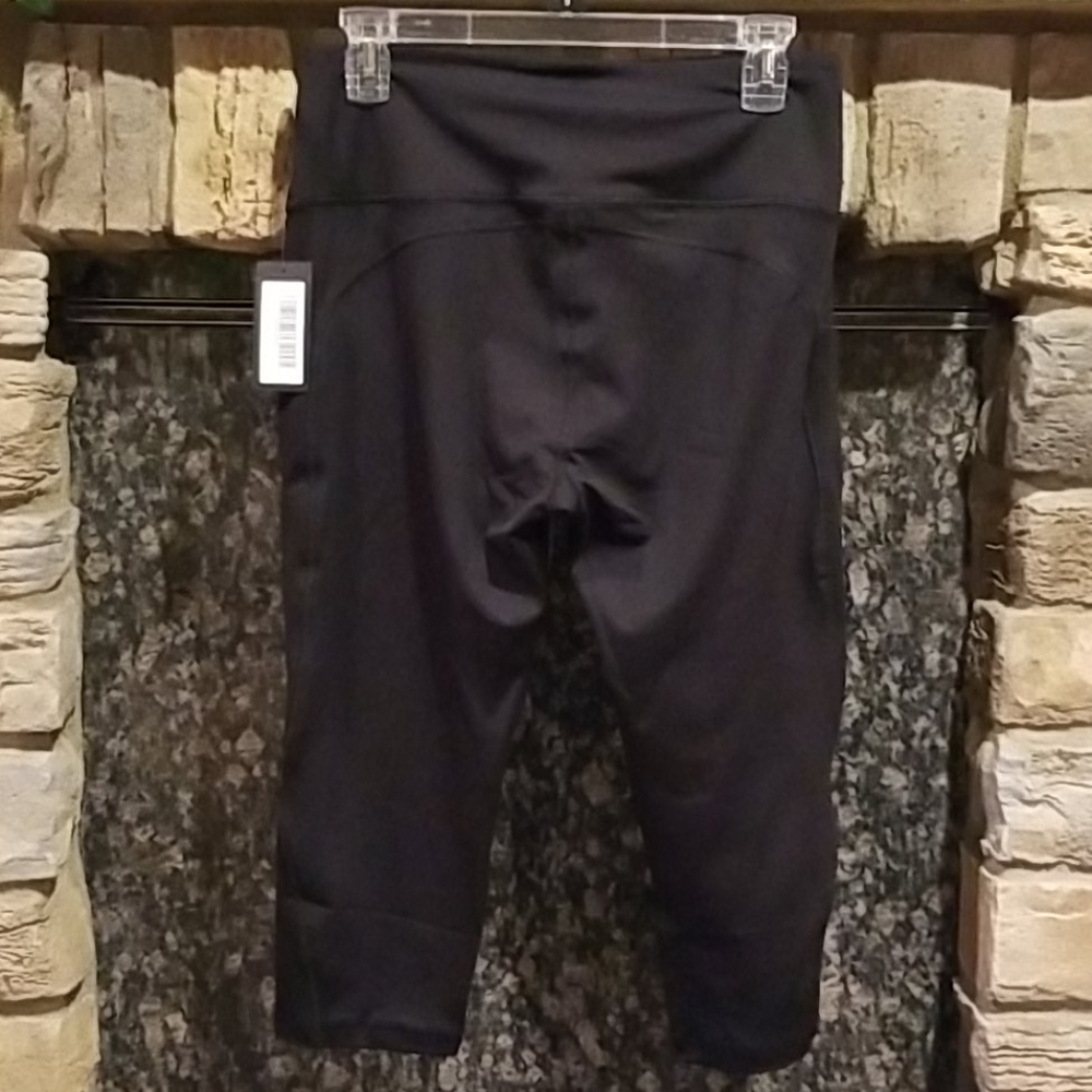 NWT Uurun Workout Capris - Picture 3 of 4